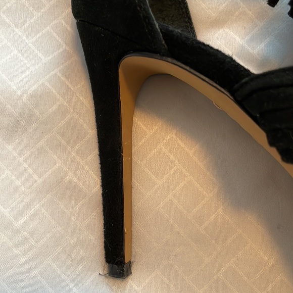 Vince Camuto heels! With tassel like fringe! - Picture 4 of 5